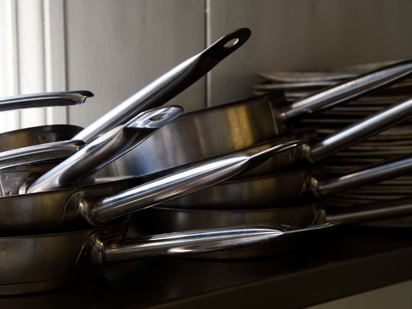 Batterie de cuisine en inox à la Villa Estevan